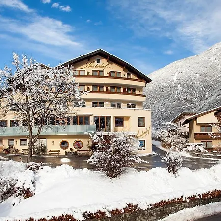 Arzlerhof Hotel 4*